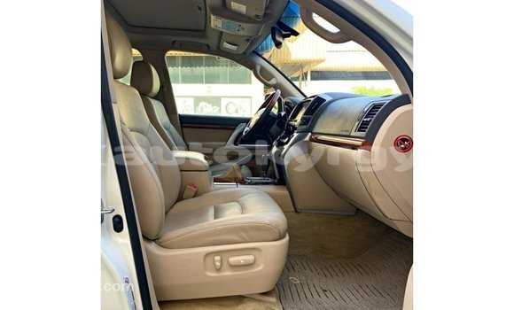 Buy Import Toyota Land Cruiser White Car in Import - Dubai in Batken Buy Import Toyota Land Cruiser White Car in Import - Dubai in Batken