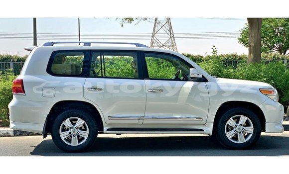 Buy Import Toyota Land Cruiser White Car in Import - Dubai in Batken Buy Import Toyota Land Cruiser White Car in Import - Dubai in Batken