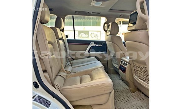 Buy Import Toyota Land Cruiser White Car in Import - Dubai in Batken Buy Import Toyota Land Cruiser White Car in Import - Dubai in Batken