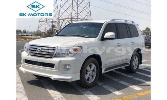 Buy Import Toyota Land Cruiser White Car in Import - Dubai in Batken