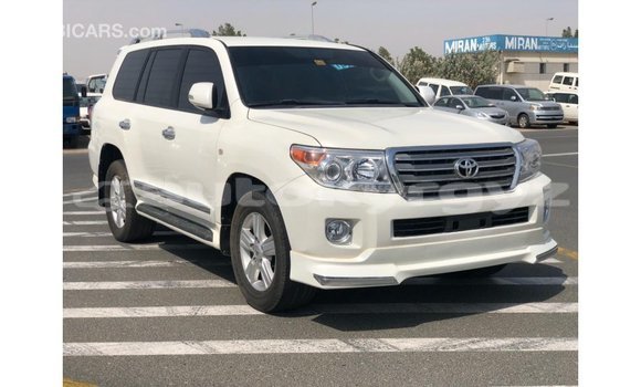 Buy Import Toyota Land Cruiser White Car in Import - Dubai in Batken Buy Import Toyota Land Cruiser White Car in Import - Dubai in Batken