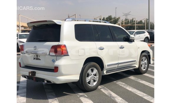 Buy Import Toyota Land Cruiser White Car in Import - Dubai in Batken Buy Import Toyota Land Cruiser White Car in Import - Dubai in Batken