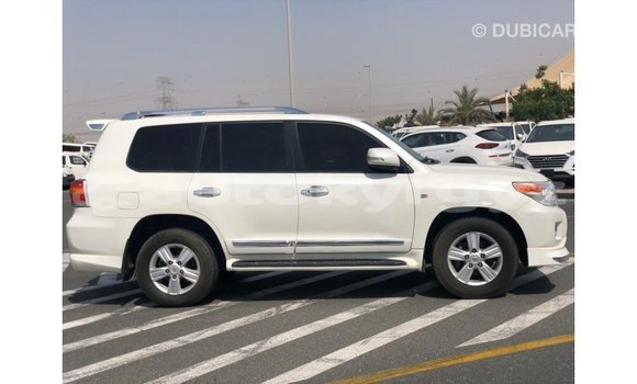 Buy Import Toyota Land Cruiser White Car in Import - Dubai in Batken Buy Import Toyota Land Cruiser White Car in Import - Dubai in Batken