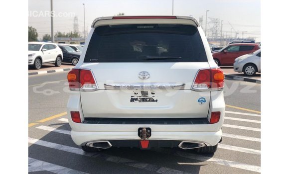 Buy Import Toyota Land Cruiser White Car in Import - Dubai in Batken Buy Import Toyota Land Cruiser White Car in Import - Dubai in Batken