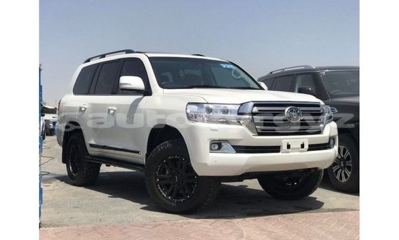 Buy Import Toyota Land Cruiser White Car in Import - Dubai in Batken
