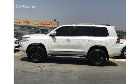 Buy Import Toyota Land Cruiser White Car in Import - Dubai in Batken Buy Import Toyota Land Cruiser White Car in Import - Dubai in Batken