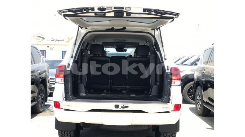 Big with watermark toyota land cruiser batken import dubai 3902