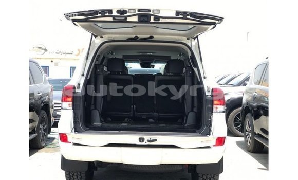 Buy Import Toyota Land Cruiser White Car in Import - Dubai in Batken Buy Import Toyota Land Cruiser White Car in Import - Dubai in Batken