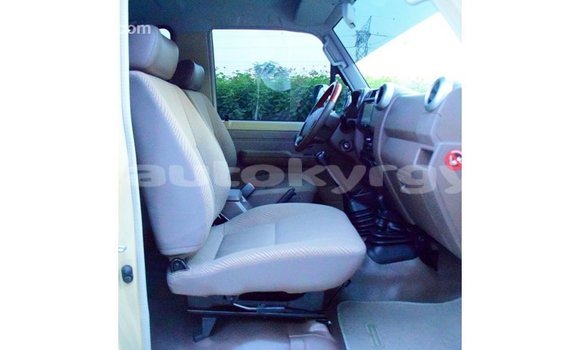 Buy Import Toyota Land Cruiser Beige Car in Import - Dubai in Batken Buy Import Toyota Land Cruiser Beige Car in Import - Dubai in Batken