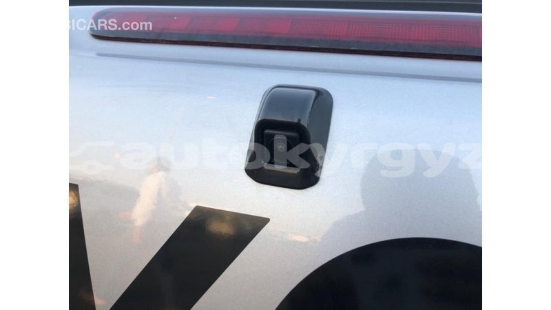 Big with watermark toyota hilux batken import dubai 3922