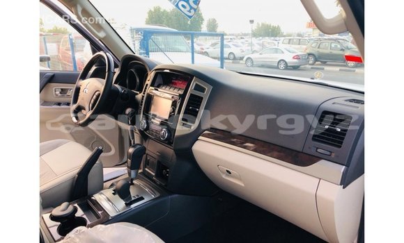 Buy Import Mitsubishi Pajero White Car in Import - Dubai in Batken Buy Import Mitsubishi Pajero White Car in Import - Dubai in Batken