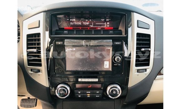 Buy Import Mitsubishi Pajero White Car in Import - Dubai in Batken Buy Import Mitsubishi Pajero White Car in Import - Dubai in Batken