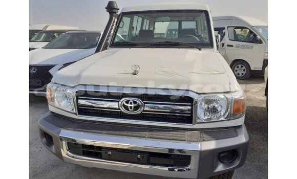 Buy Import Toyota Land Cruiser White Car in Import - Dubai in Batken
