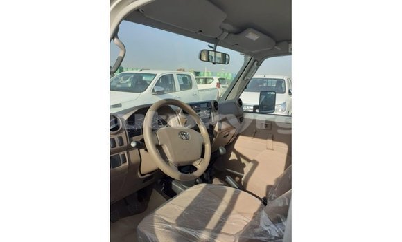 Buy Import Toyota Land Cruiser White Car in Import - Dubai in Batken Buy Import Toyota Land Cruiser White Car in Import - Dubai in Batken