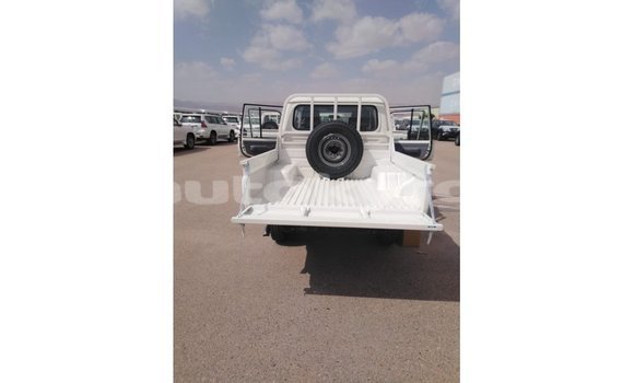 Buy Import Toyota Land Cruiser White Car in Import - Dubai in Batken Buy Import Toyota Land Cruiser White Car in Import - Dubai in Batken