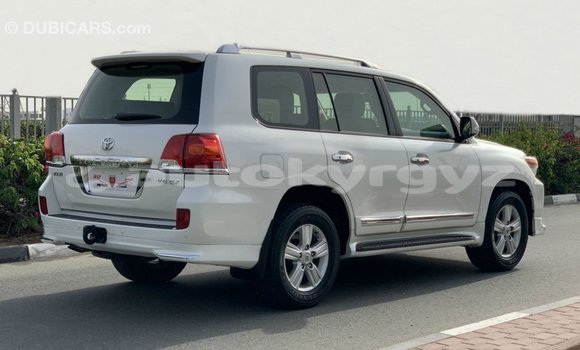 Buy Import Toyota Land Cruiser White Car in Import - Dubai in Batken Buy Import Toyota Land Cruiser White Car in Import - Dubai in Batken