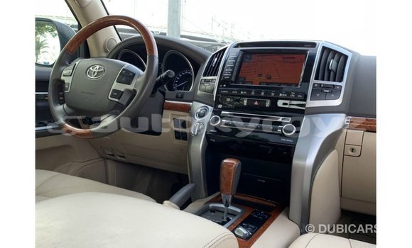 Buy Import Toyota Land Cruiser White Car in Import - Dubai in Batken Buy Import Toyota Land Cruiser White Car in Import - Dubai in Batken
