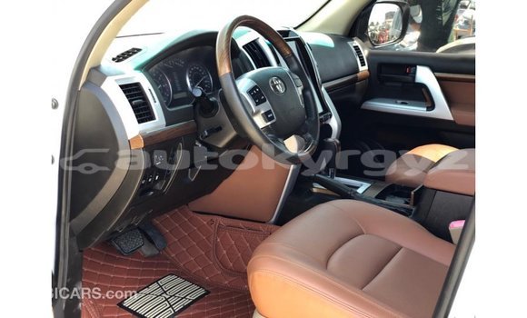 Buy Import Toyota Land Cruiser White Car in Import - Dubai in Batken Buy Import Toyota Land Cruiser White Car in Import - Dubai in Batken