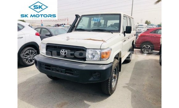 Buy Import Toyota Land Cruiser White Car in Import - Dubai in Batken