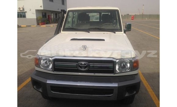 Buy Import Toyota Land Cruiser White Car in Import - Dubai in Batken