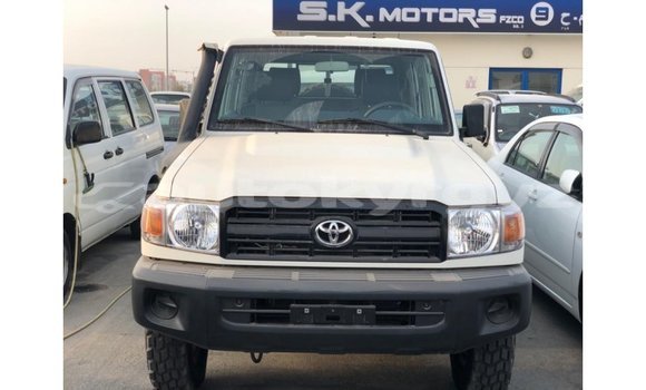 Buy Import Toyota Land Cruiser White Car in Import - Dubai in Batken
