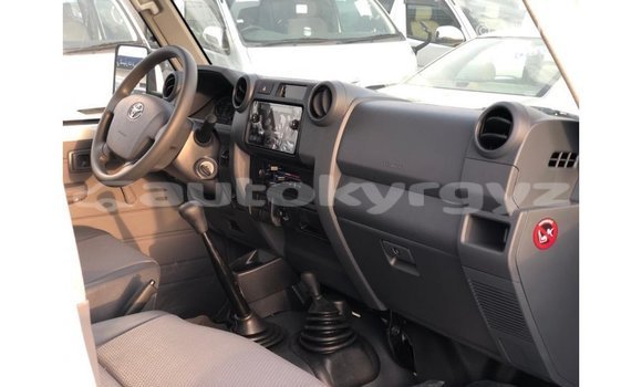 Buy Import Toyota Land Cruiser White Car in Import - Dubai in Batken Buy Import Toyota Land Cruiser White Car in Import - Dubai in Batken