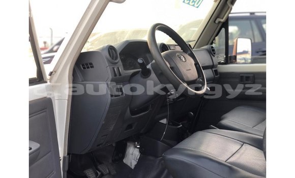 Buy Import Toyota Land Cruiser White Car in Import - Dubai in Batken Buy Import Toyota Land Cruiser White Car in Import - Dubai in Batken
