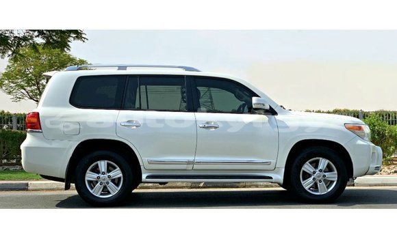 Buy Import Toyota Land Cruiser White Car in Import - Dubai in Batken Buy Import Toyota Land Cruiser White Car in Import - Dubai in Batken