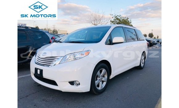 Buy Import Toyota Sienna White Car in Import - Dubai in Batken