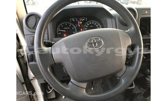 Buy Import Toyota Land Cruiser White Car in Import - Dubai in Batken Buy Import Toyota Land Cruiser White Car in Import - Dubai in Batken