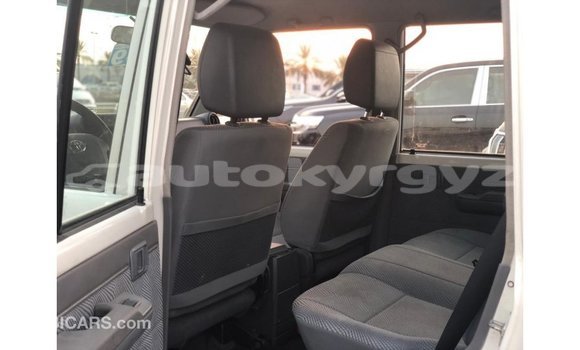 Buy Import Toyota Land Cruiser White Car in Import - Dubai in Batken Buy Import Toyota Land Cruiser White Car in Import - Dubai in Batken