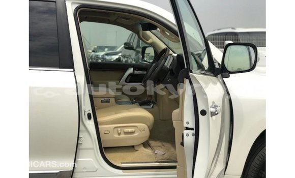 Buy Import Toyota Land Cruiser White Car in Import - Dubai in Batken Buy Import Toyota Land Cruiser White Car in Import - Dubai in Batken