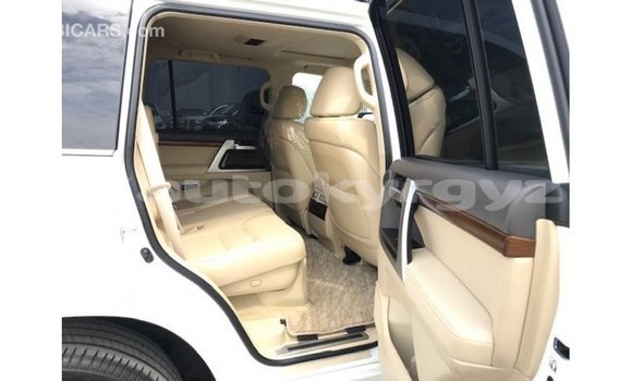 Buy Import Toyota Land Cruiser White Car in Import - Dubai in Batken Buy Import Toyota Land Cruiser White Car in Import - Dubai in Batken