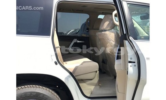 Buy Import Toyota Land Cruiser White Car in Import - Dubai in Batken Buy Import Toyota Land Cruiser White Car in Import - Dubai in Batken