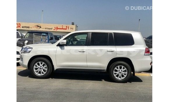 Buy Import Toyota Land Cruiser White Car in Import - Dubai in Batken Buy Import Toyota Land Cruiser White Car in Import - Dubai in Batken
