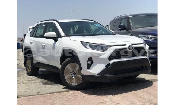 Buy Import Toyota 4Runner White Car in Import - Dubai in Batken