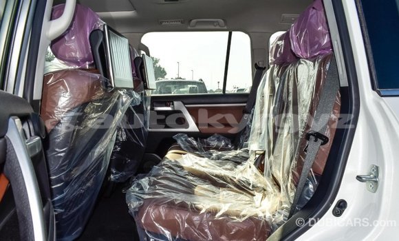 Buy Import Toyota Land Cruiser White Car in Import - Dubai in Batken Buy Import Toyota Land Cruiser White Car in Import - Dubai in Batken