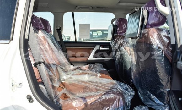 Buy Import Toyota Land Cruiser White Car in Import - Dubai in Batken Buy Import Toyota Land Cruiser White Car in Import - Dubai in Batken