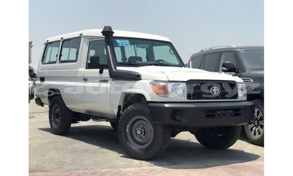 Buy Import Toyota Land Cruiser White Car in Import - Dubai in Batken