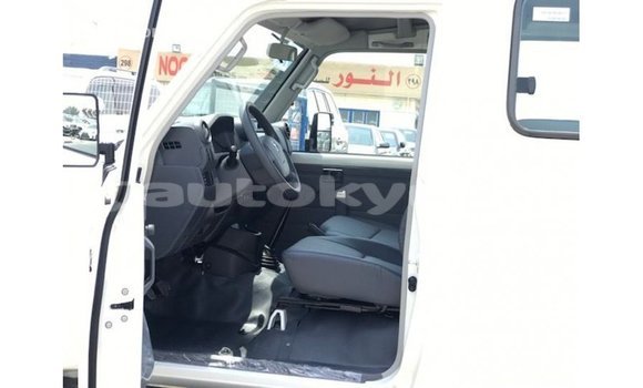 Buy Import Toyota Land Cruiser White Car in Import - Dubai in Batken Buy Import Toyota Land Cruiser White Car in Import - Dubai in Batken