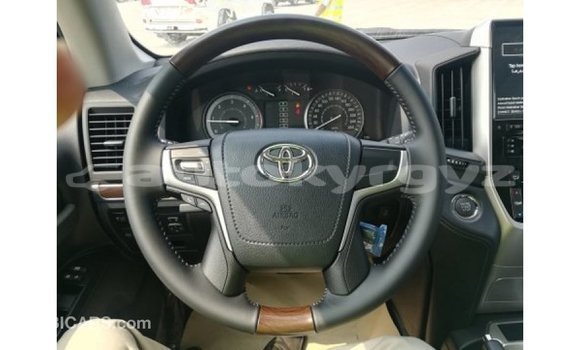 Buy Import Toyota Land Cruiser White Car in Import - Dubai in Batken Buy Import Toyota Land Cruiser White Car in Import - Dubai in Batken
