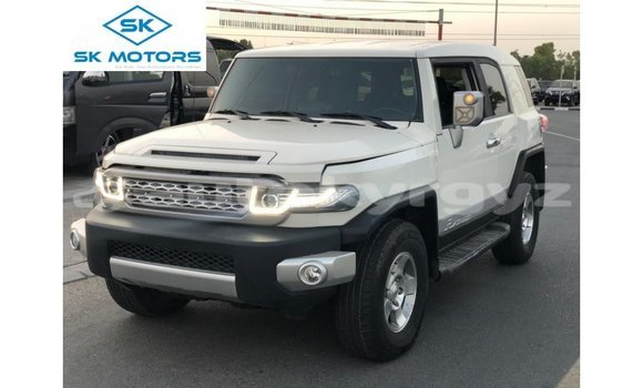 Buy Import Toyota FJ Cruiser White Car in Import - Dubai in Batken Buy Import Toyota FJ Cruiser White Car in Import - Dubai in Batken