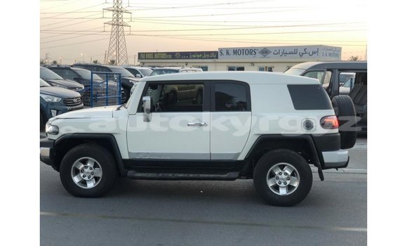 Buy Import Toyota FJ Cruiser White Car in Import - Dubai in Batken Buy Import Toyota FJ Cruiser White Car in Import - Dubai in Batken