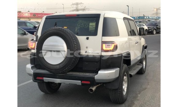 Buy Import Toyota FJ Cruiser White Car in Import - Dubai in Batken Buy Import Toyota FJ Cruiser White Car in Import - Dubai in Batken