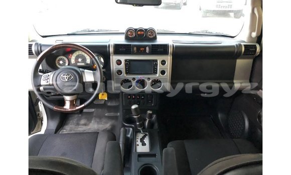Buy Import Toyota FJ Cruiser White Car in Import - Dubai in Batken Buy Import Toyota FJ Cruiser White Car in Import - Dubai in Batken