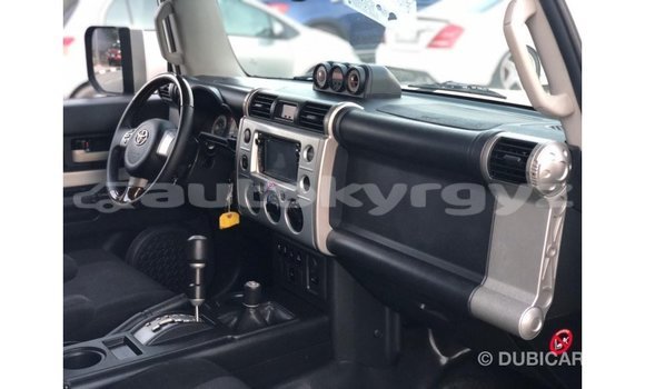 Buy Import Toyota FJ Cruiser White Car in Import - Dubai in Batken Buy Import Toyota FJ Cruiser White Car in Import - Dubai in Batken