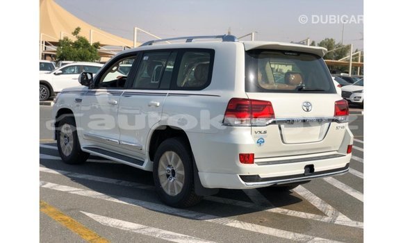 Buy Import Toyota Land Cruiser White Car in Import - Dubai in Batken Buy Import Toyota Land Cruiser White Car in Import - Dubai in Batken