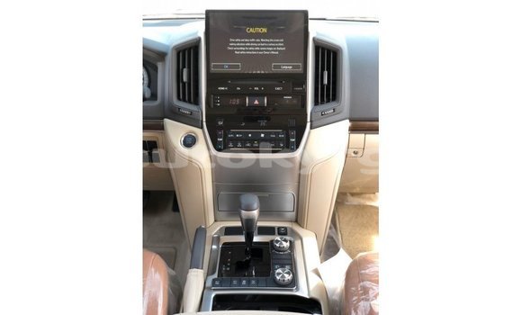 Buy Import Toyota Land Cruiser White Car in Import - Dubai in Batken Buy Import Toyota Land Cruiser White Car in Import - Dubai in Batken