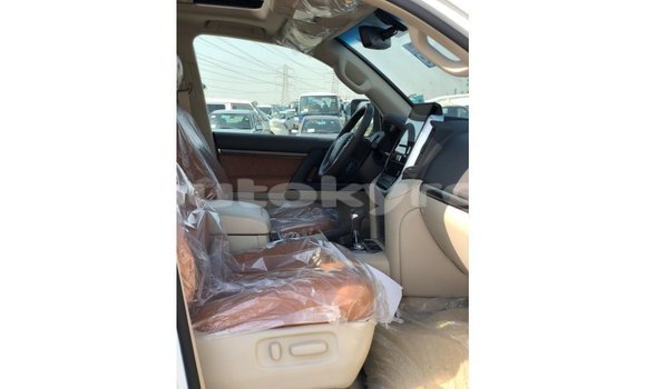 Buy Import Toyota Land Cruiser White Car in Import - Dubai in Batken Buy Import Toyota Land Cruiser White Car in Import - Dubai in Batken