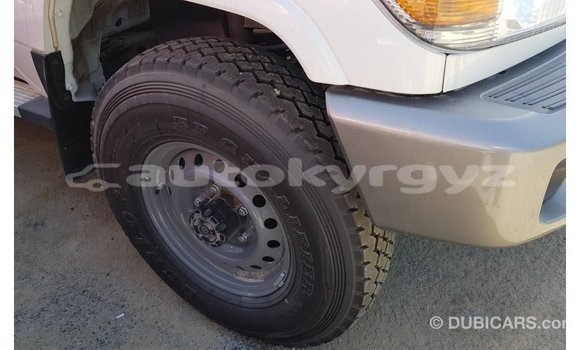 Buy Import Toyota Land Cruiser White Car in Import - Dubai in Batken Buy Import Toyota Land Cruiser White Car in Import - Dubai in Batken